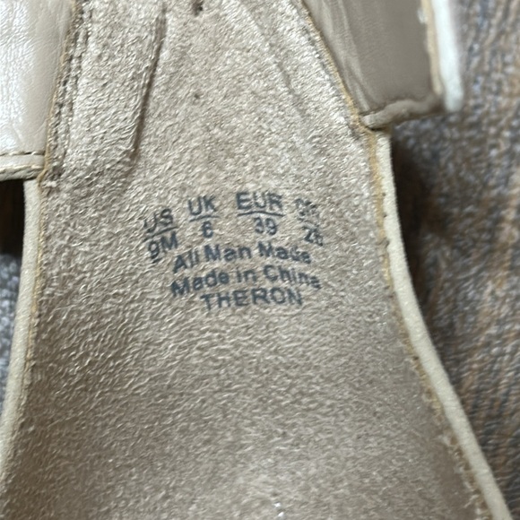 Naturalizer Women's Theron Beige/ Gold Wedge Sandals, Size 9 - Picture 11 of 13